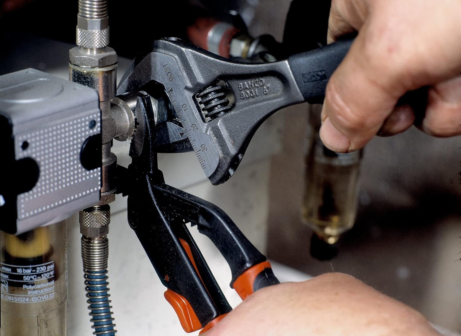 Close-Up of Bahco 9033 R US Wrench’s Ergonomic Handle